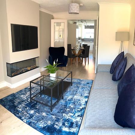 3 Bedroom - 2 Bathroom Townhouse In Corstorphine Near Murrayfield Stadium - Direct Bus To Edinburgh City Centre In 20 Minutes - Two Private Parking Spaces - Private Sunny Garden - Recently Refurbished ภายนอก รูปภาพ