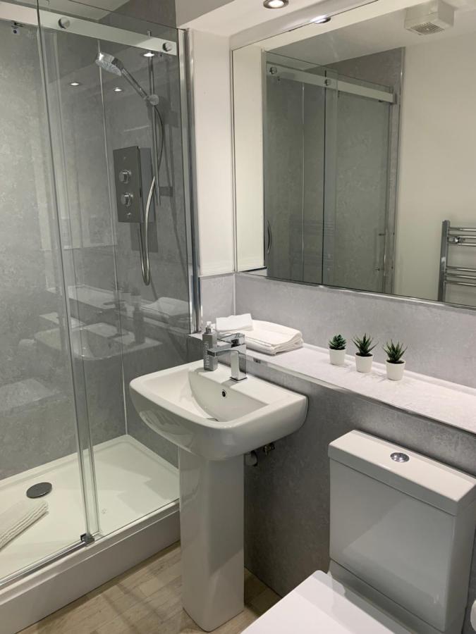 3 Bedroom - 2 Bathroom Townhouse In Corstorphine Near Murrayfield Stadium - Direct Bus To Edinburgh City Centre In 20 Minutes - Two Private Parking Spaces - Private Sunny Garden - Recently Refurbished ภายนอก รูปภาพ