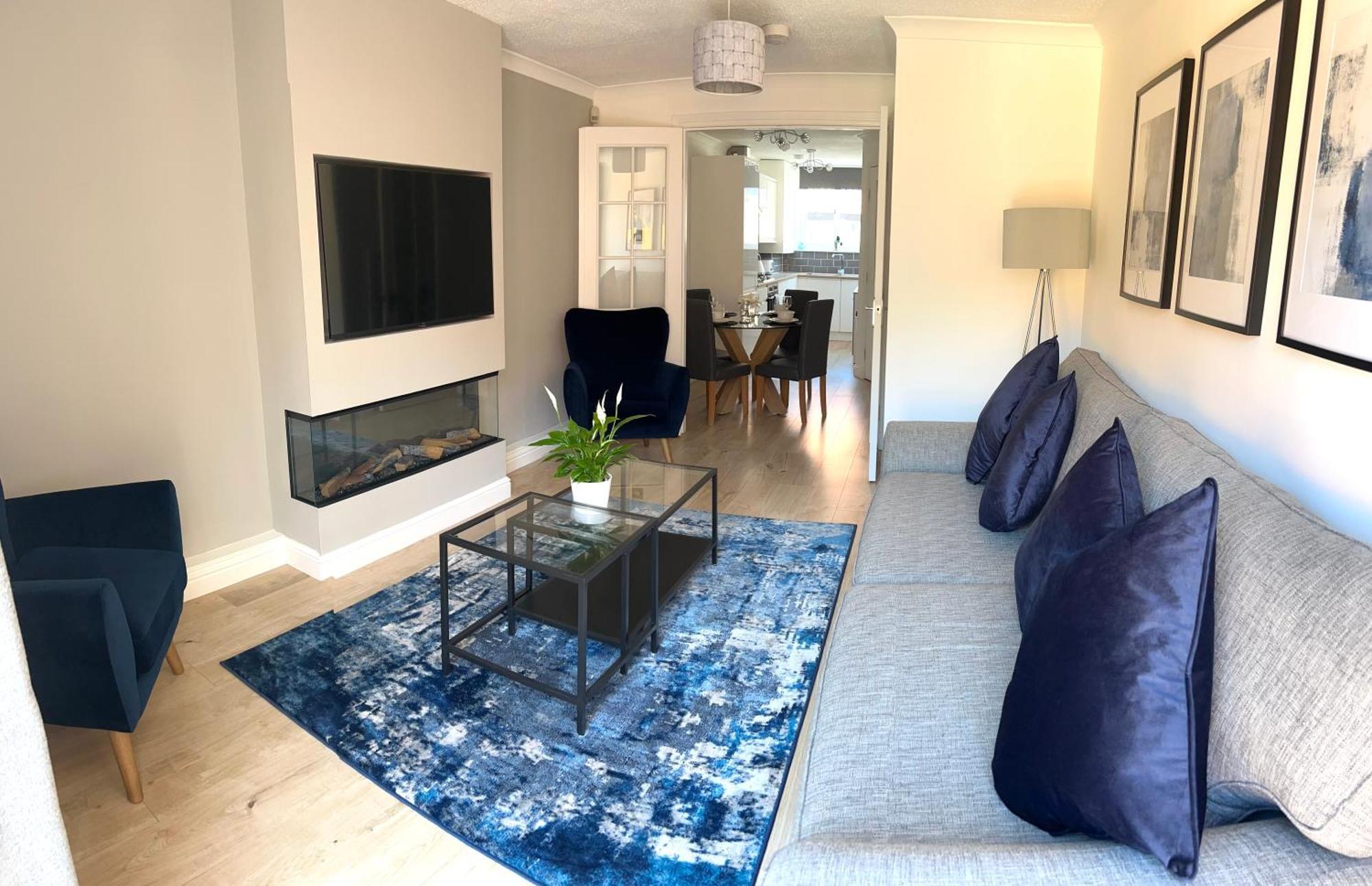 3 Bedroom - 2 Bathroom Townhouse In Corstorphine Near Murrayfield Stadium - Direct Bus To Edinburgh City Centre In 20 Minutes - Two Private Parking Spaces - Private Sunny Garden - Recently Refurbished ภายนอก รูปภาพ