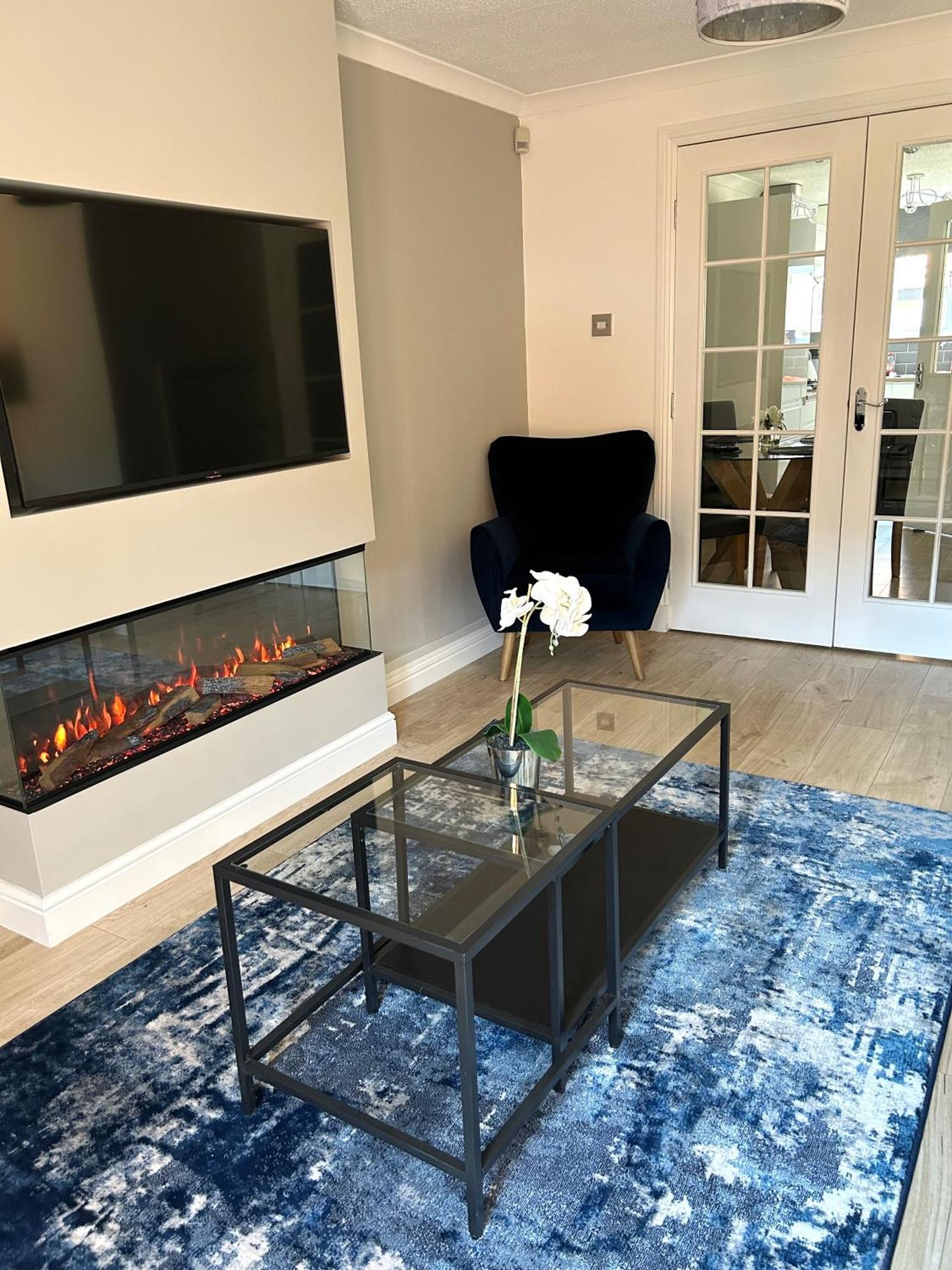 3 Bedroom - 2 Bathroom Townhouse In Corstorphine Near Murrayfield Stadium - Direct Bus To Edinburgh City Centre In 20 Minutes - Two Private Parking Spaces - Private Sunny Garden - Recently Refurbished ภายนอก รูปภาพ